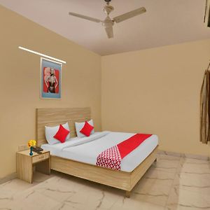 Super Hotel O Raas Near Near Laxmi Nagar Metro Station